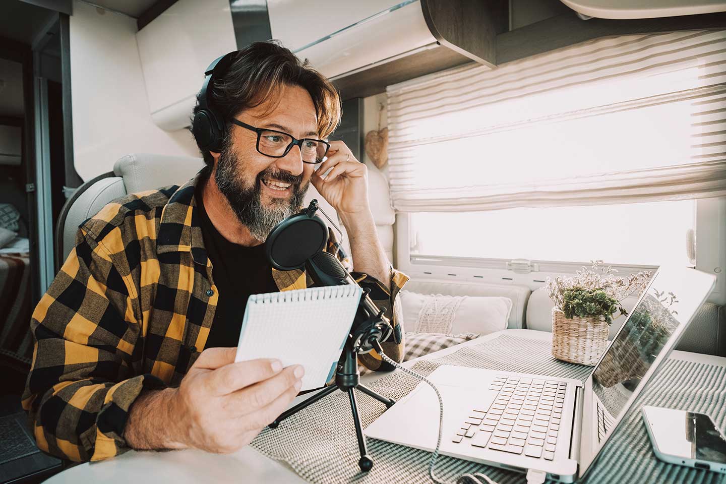 BaseCamp LTE connectivity for home offices and remote work